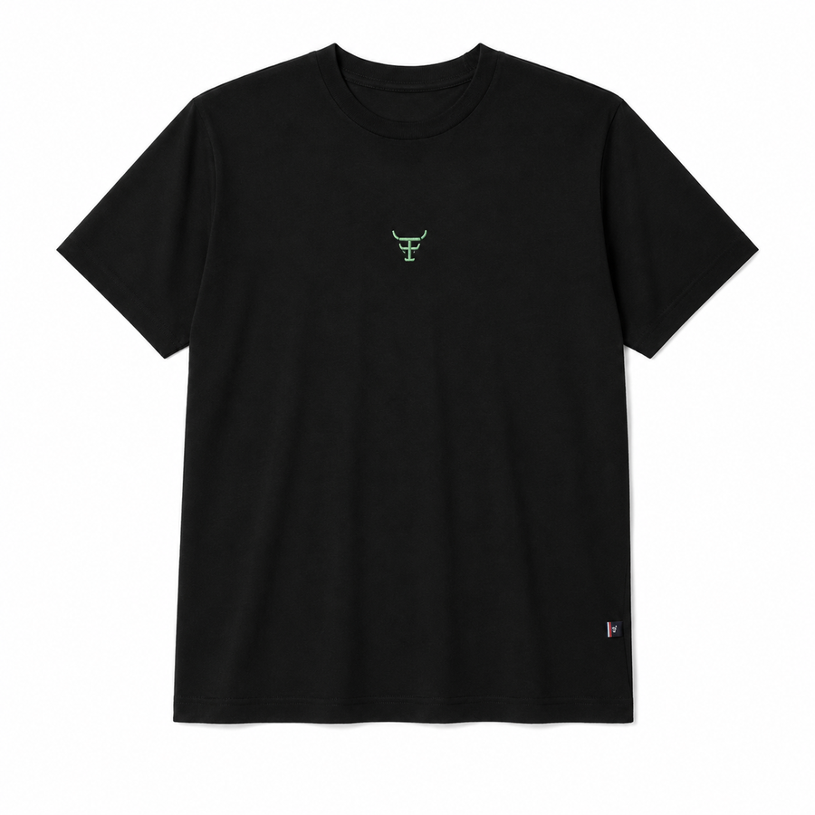 Camiseta Texas Farm preta Touro Verde — foto tratada em fundo branco