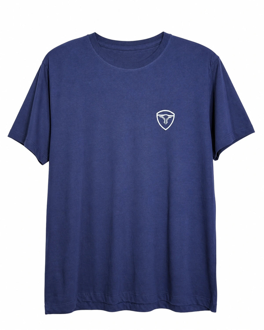 Camiseta King Farm azul-marinho com escudo branco — frente