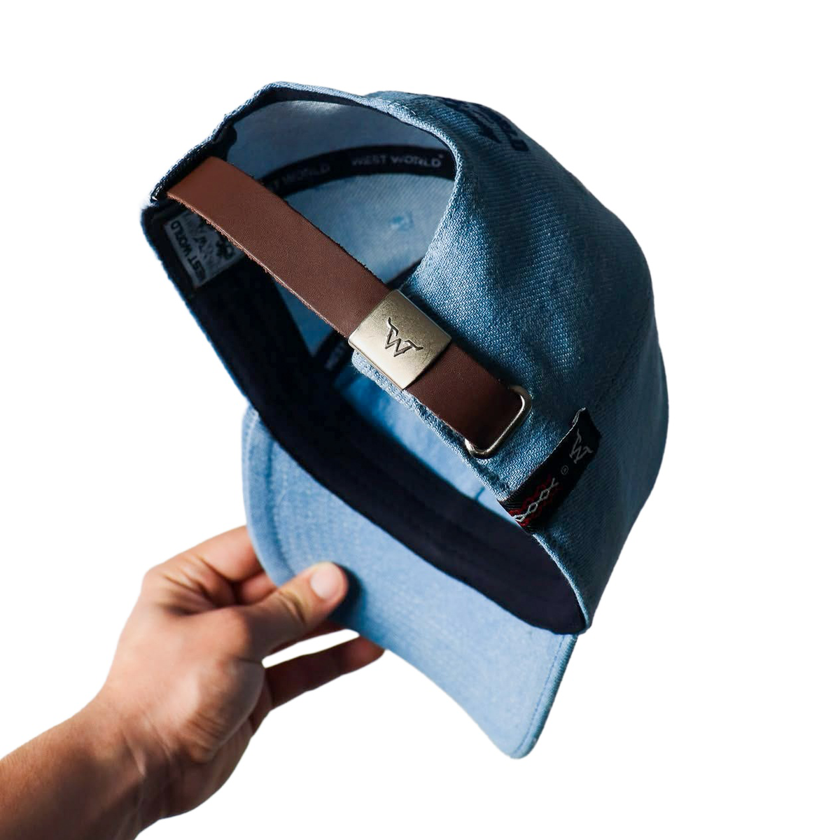 Boné West World Dad Hat Boston — Jeans Claro — detalhe real do produto